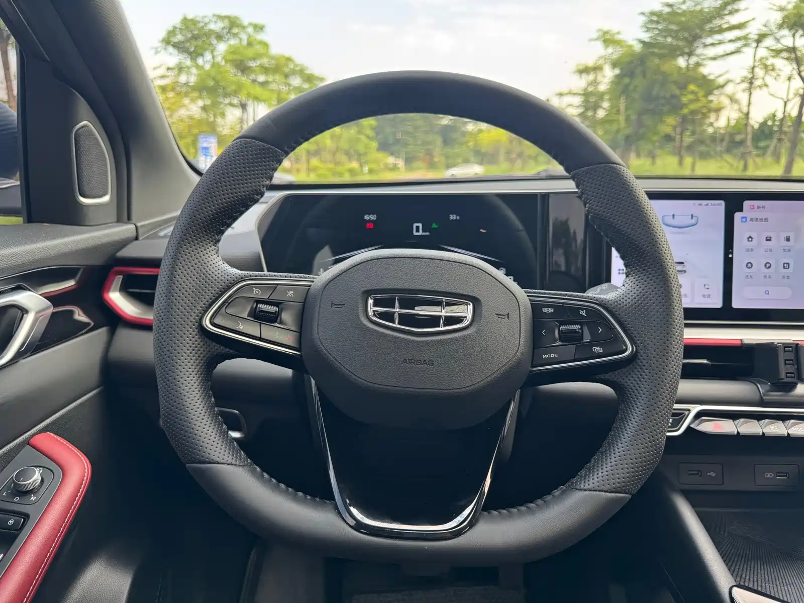 Фото 15 - Geely Coolray