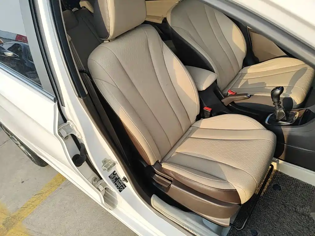 Baojun 310W 2020 2017 1.5L Manual Fashion Edition (China V)
