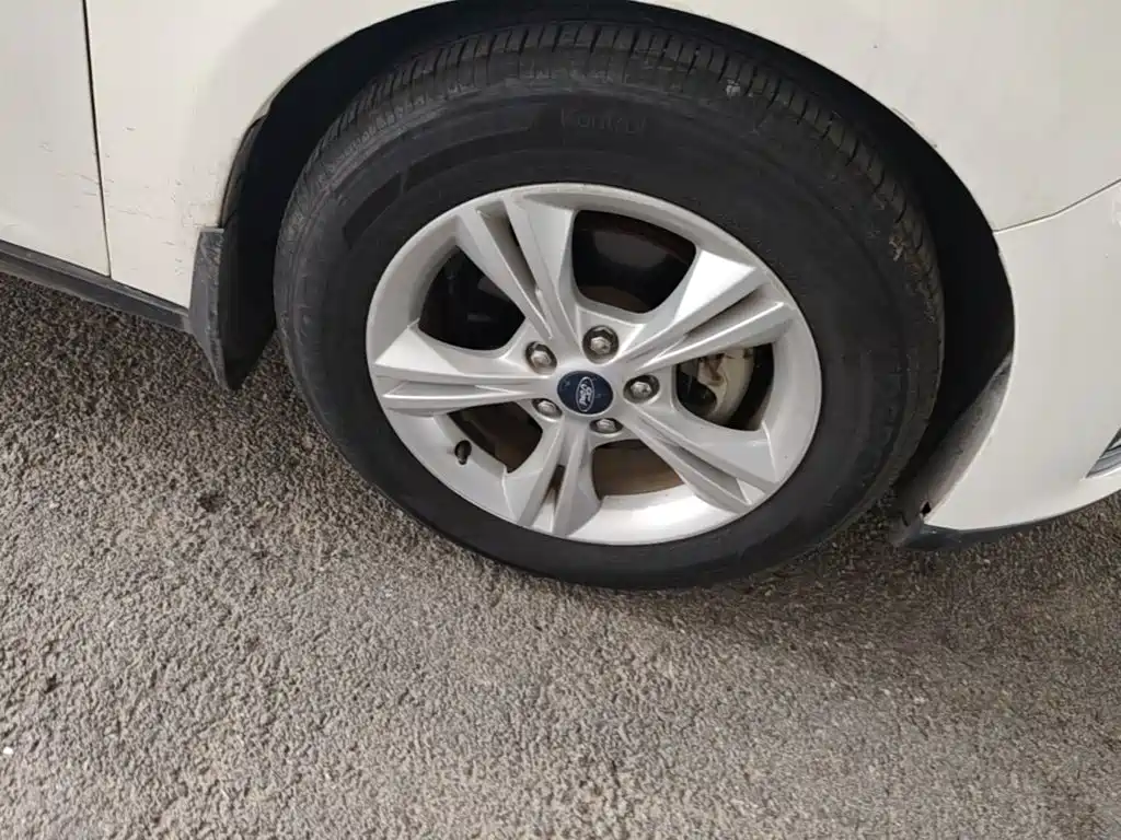 Фото 14 - Ford Focus