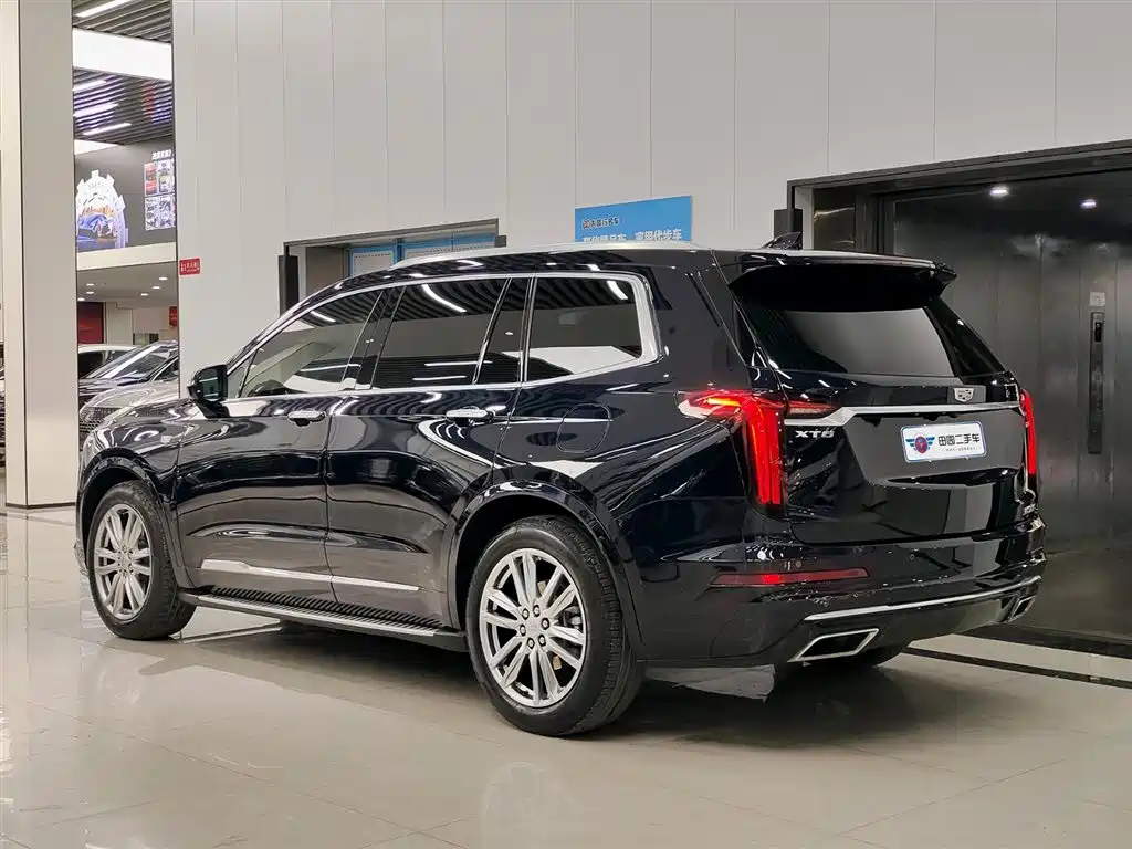 CADILLAC XT6