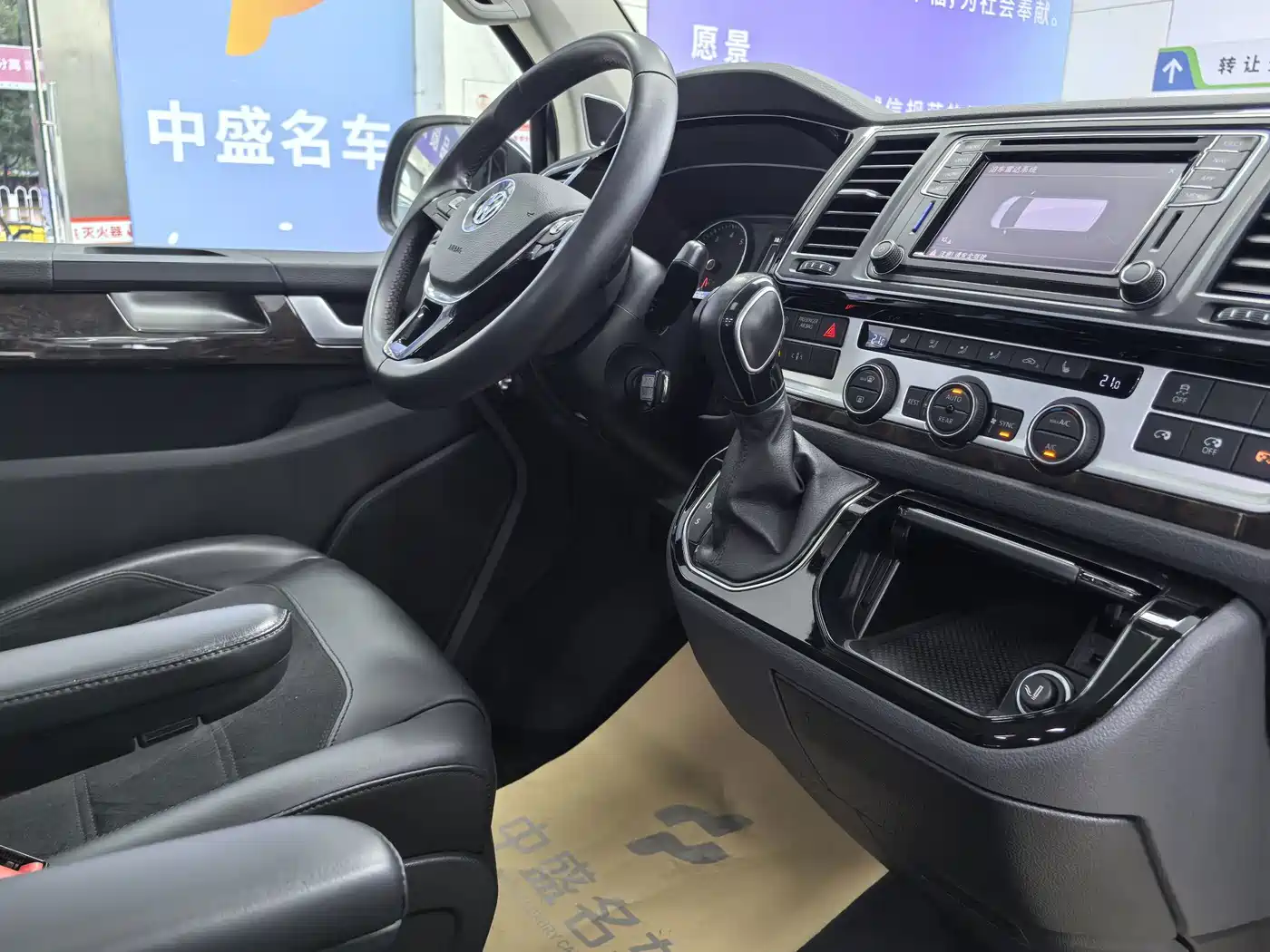 Volkswagen Multivan 2019 2019 2.0TSI 4WD Premium 7-seater