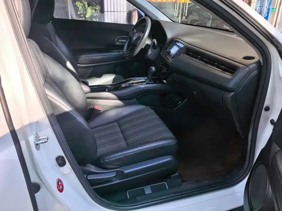 Фото 8 - Honda Vezel