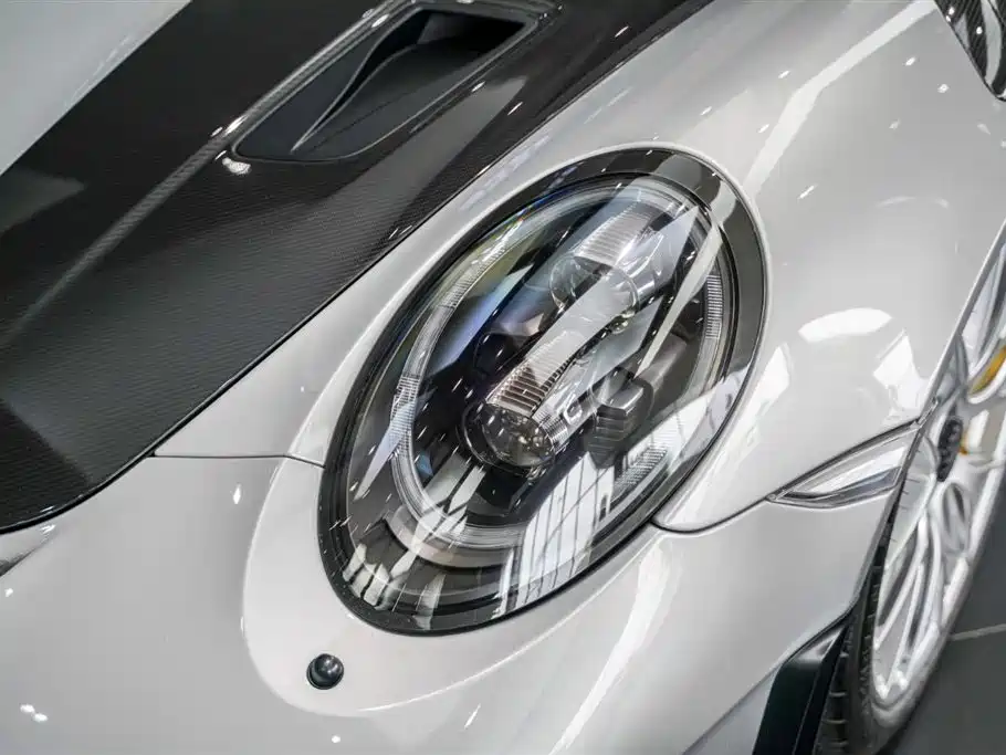 Porsche 911 2018 GT2 RS 3.8T фото 5