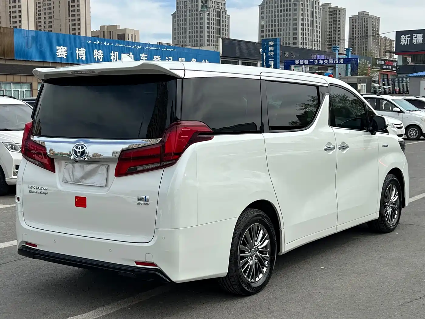 Toyota Alphard 2021 Hybrid 2.5L Premium фото 10