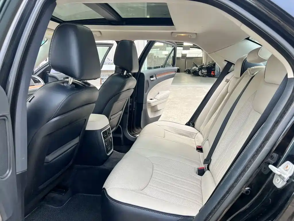 Chrysler 300C (Import) 2016 2016 3.0L Beyond Edition