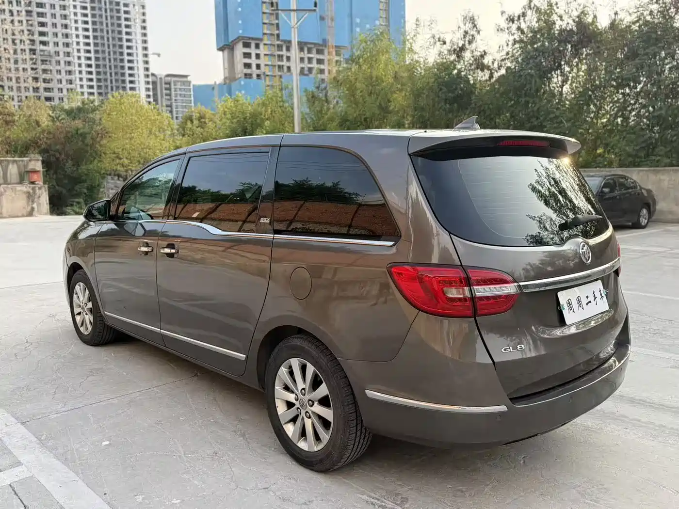 Photo 14 - Buick GL8