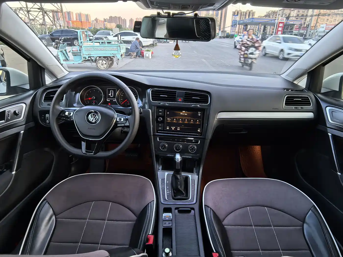 Фото 10 - Volkswagen Golf