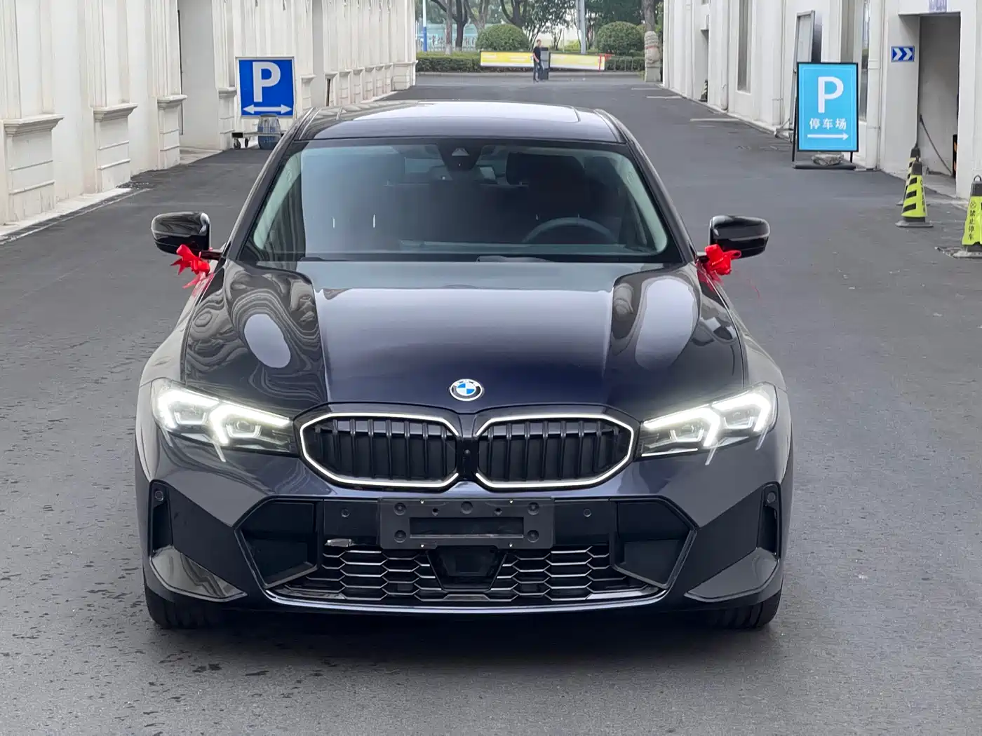 BMW 3 Series 2026 2025 330Li M Sport Night Edition