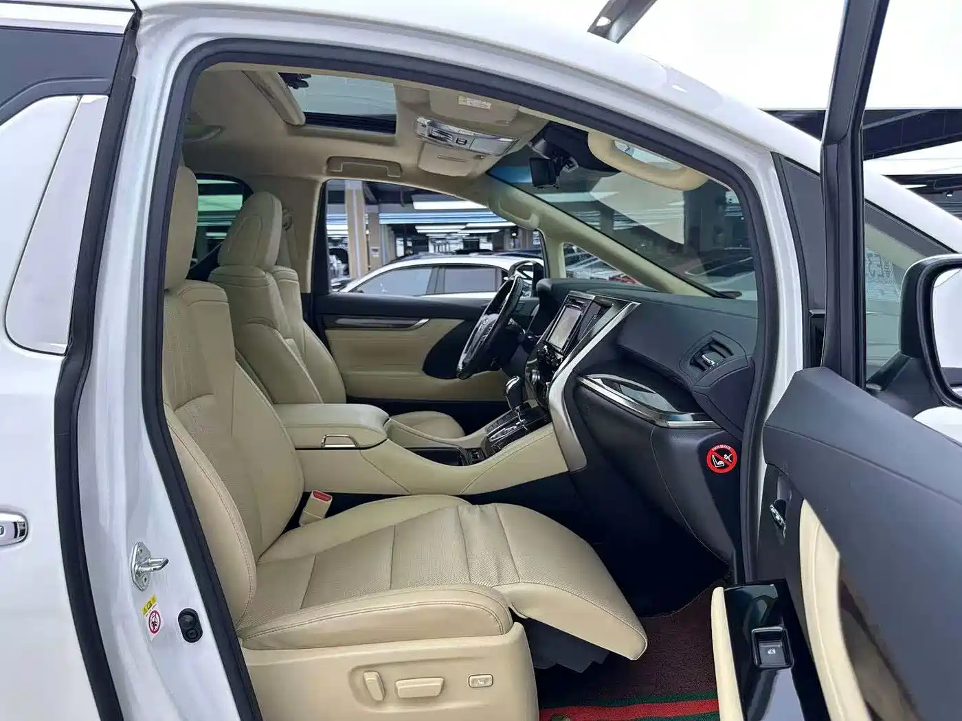 Toyota Alphard 2019 Hybrid 2.5L Premium Edition фото 8