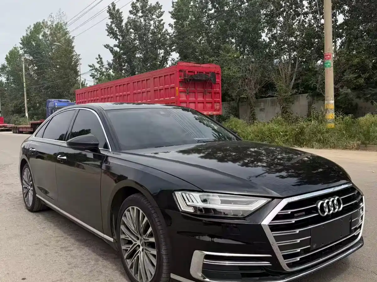 Фото 3 - Audi A8
