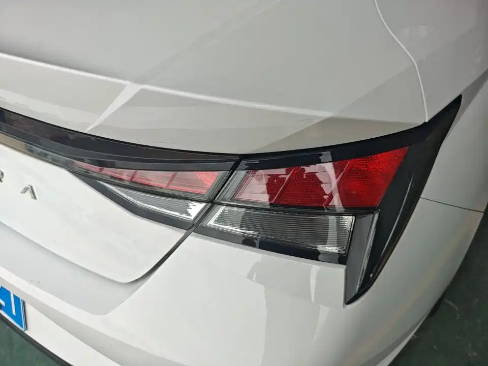 Hyundai Elantra 2023 1.5L CVT GLX Elite Edition фото 12