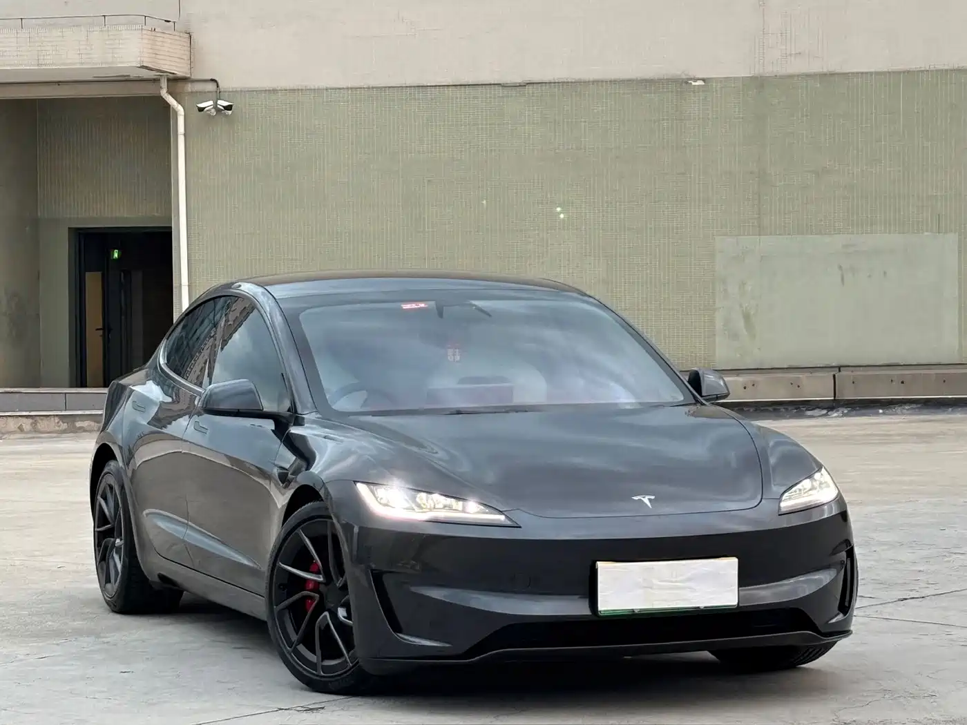 Фото 3 - Tesla Model 3