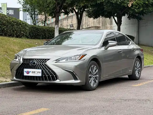 Lexus ES 2021 300h Excellence Edition
