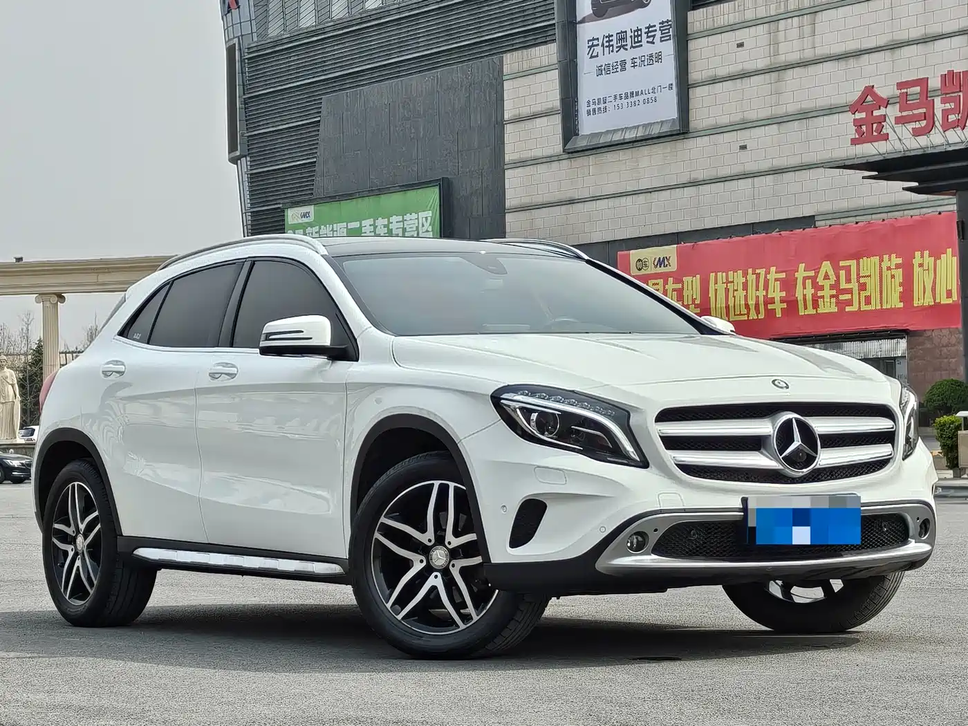 MERCEDES-BENZ GLA