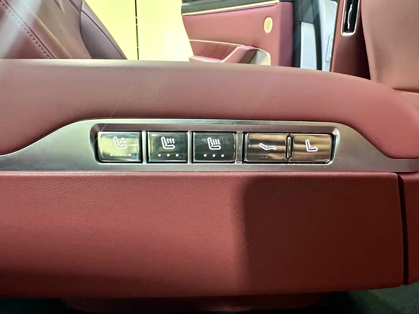 Aito AITO M8 2026 2025 Pure Electric Max+ 6-seater AWD