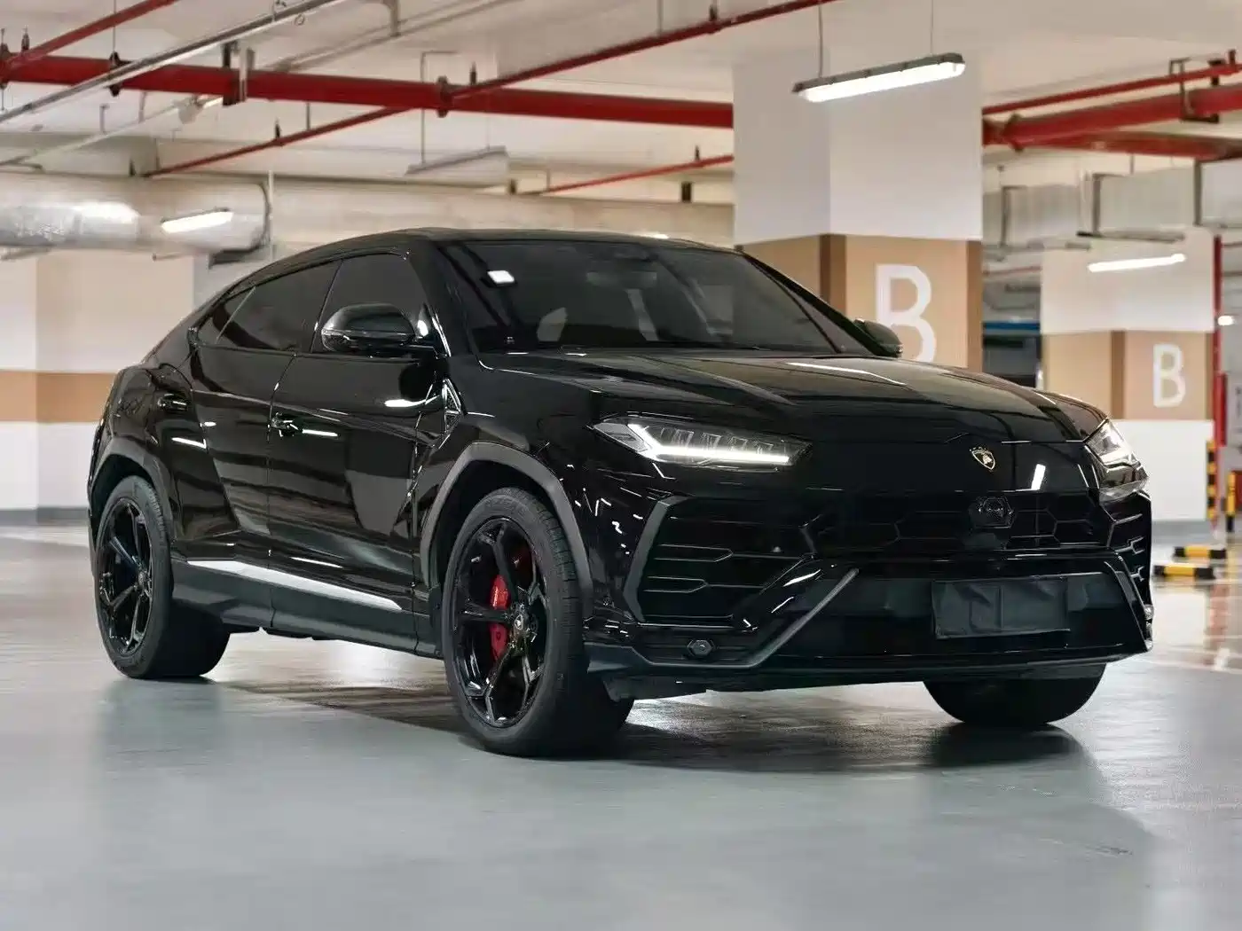 Фото 3 - Lamborghini Urus