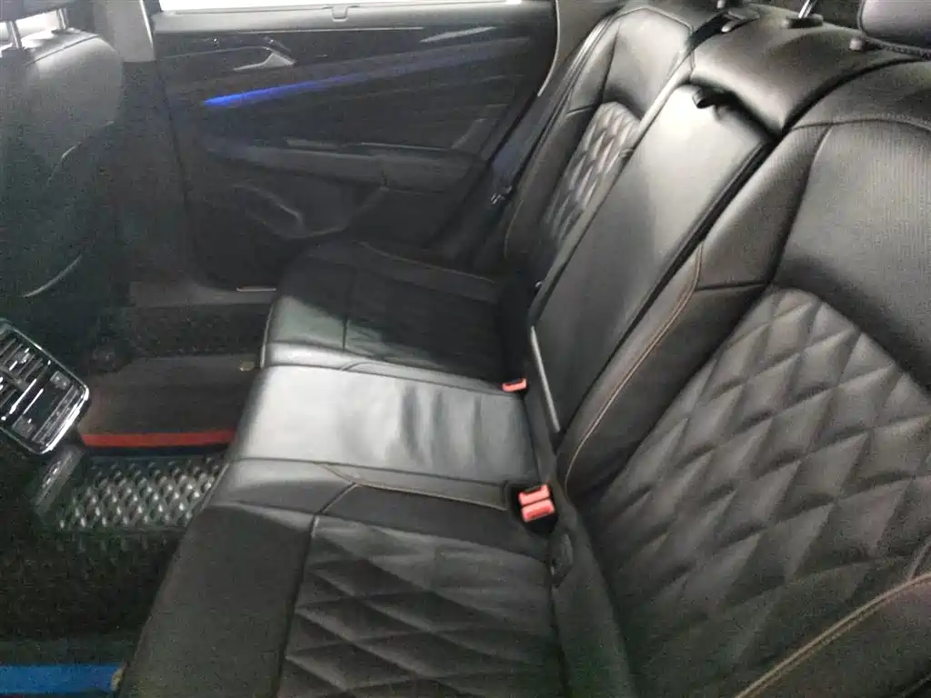 Volkswagen Passat 2019 330TSI Luxury Edition China VI фото 17