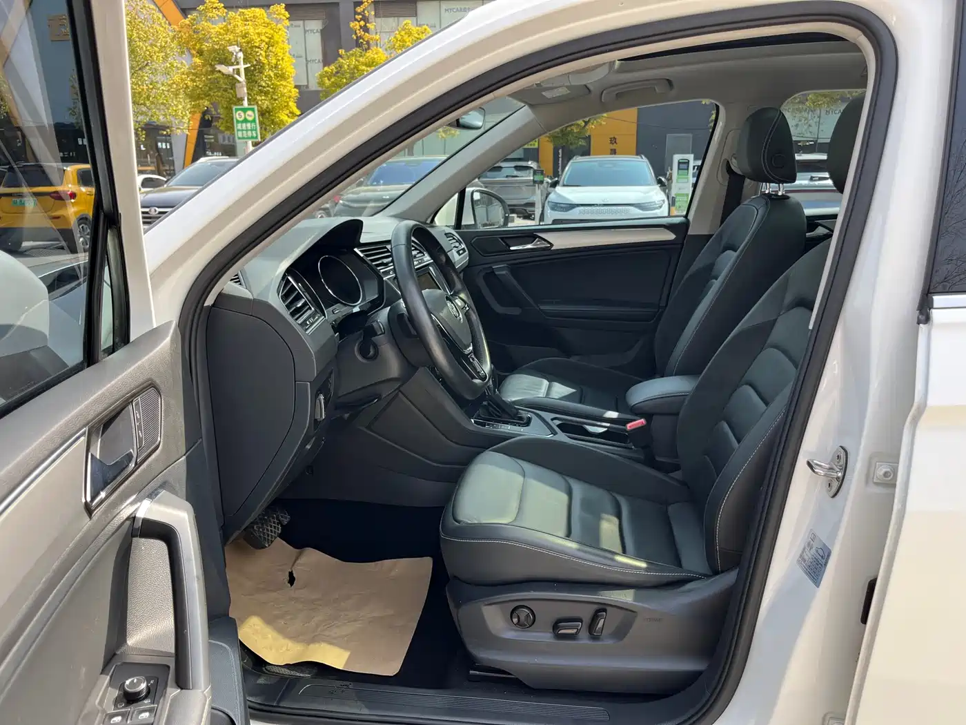 Volkswagen Tiguan L 2018 Facelift 330TSI Automatic 2WD Luxury Edition фото 5