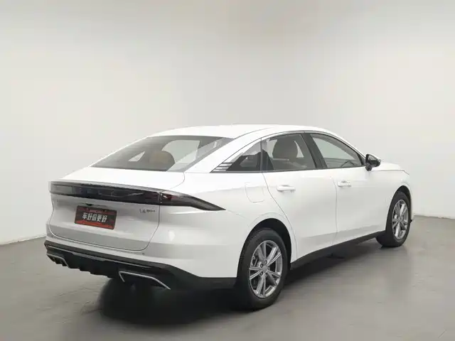 Geely Galaxy Galaxy L6 2025 EM-i 140km Voyage Edition — фото 2