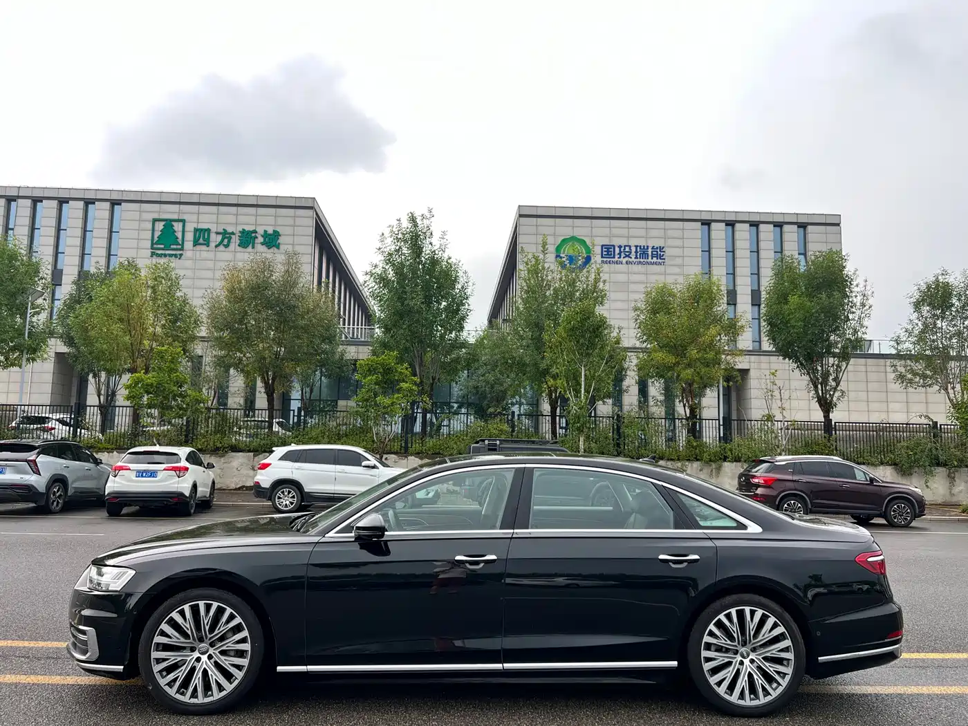Фото 3 - Audi A8