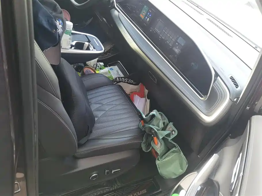 SAIC Maxus Maxus G90 2022 2.0T Galaxy 7-Seater Edition фото 8