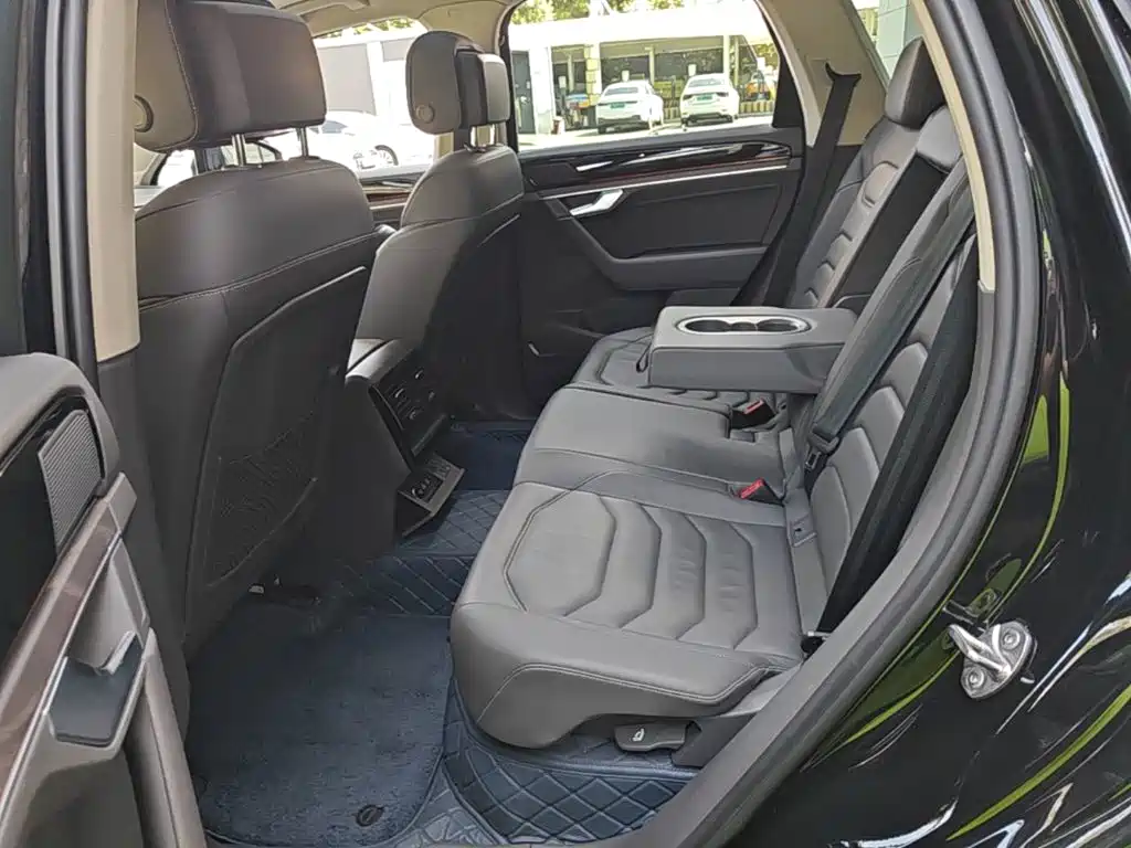Фото 17 - Volkswagen Touareg