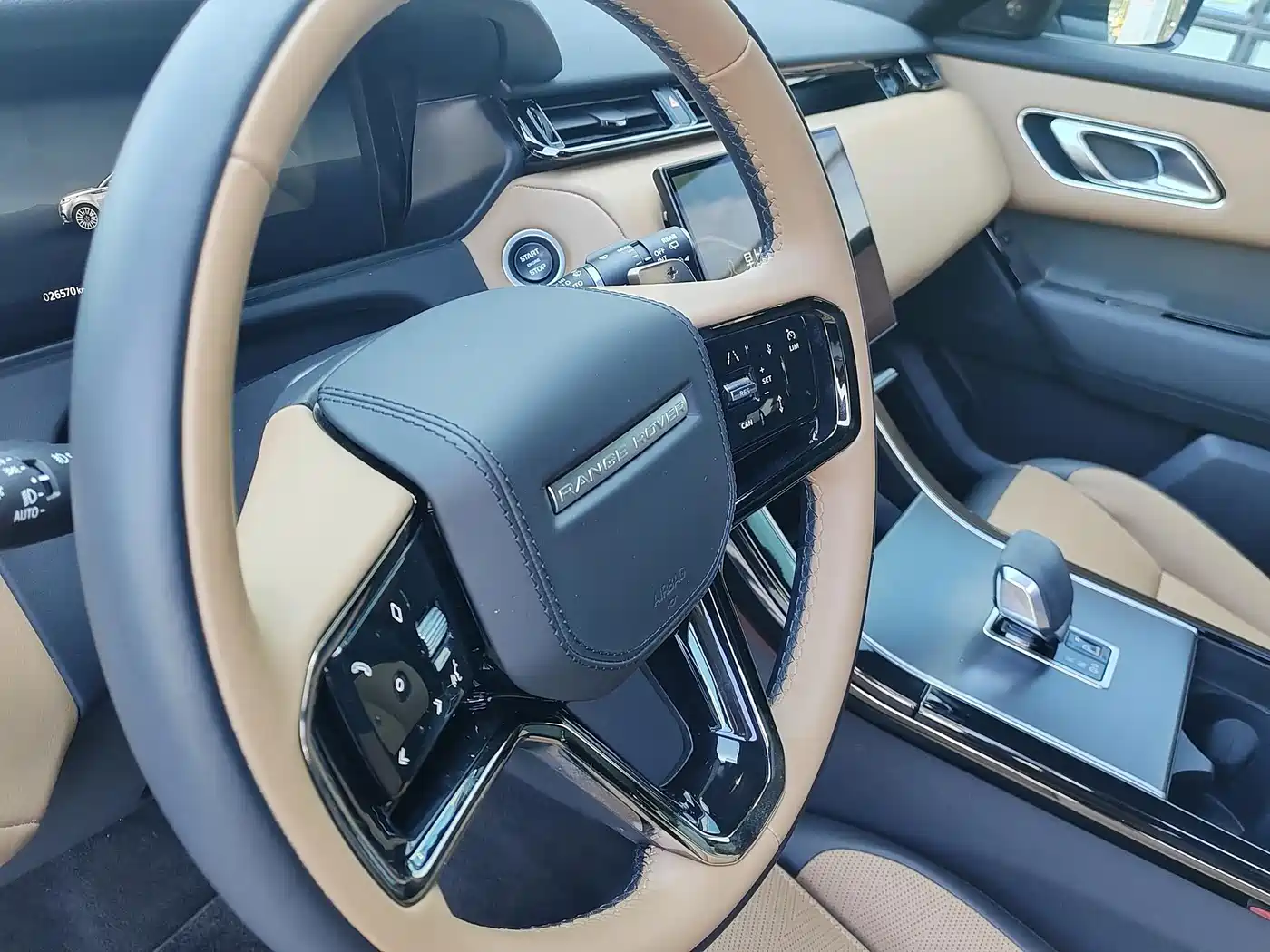 Land Rover Range Rover Velar 2024 Dynamic HSE фото 16