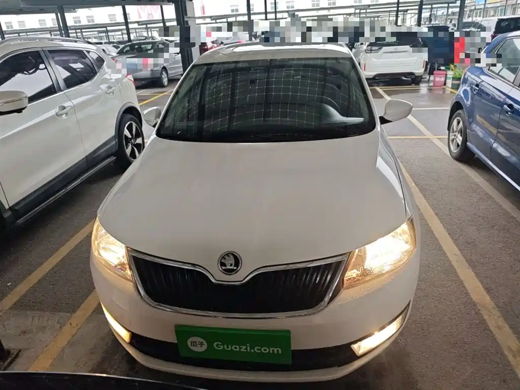 Škoda Skoda Rapid Spaceback 2016 Facelift 1.6L Automatic Innovation Edition фото 3