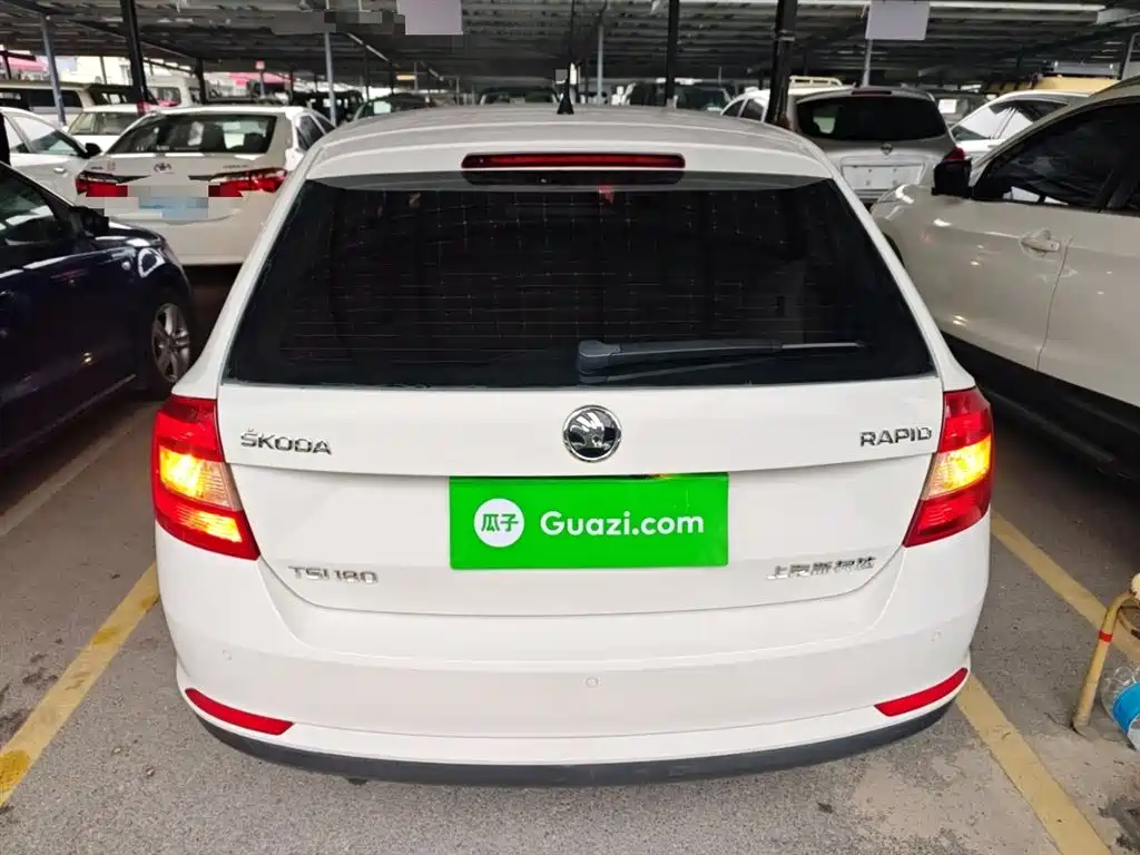 Škoda Skoda Rapid Spaceback 2016 Facelift 1.6L Automatic Innovation Edition фото 6
