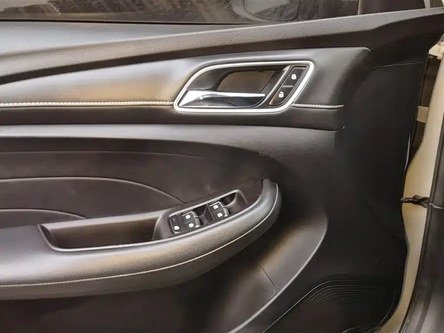 ROEWE EI5