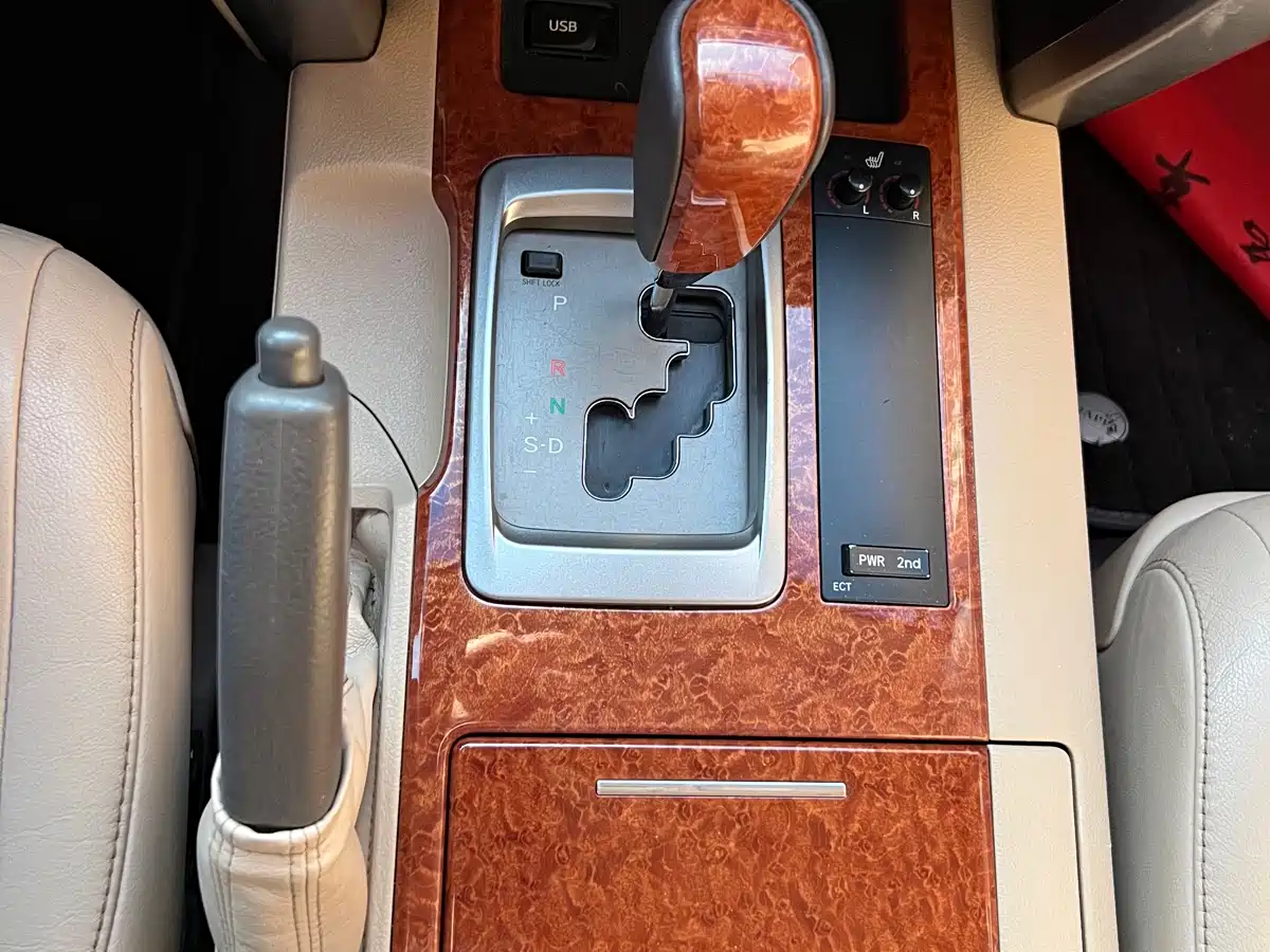 Toyota Land Cruiser 2012 4.0L Automatic VX фото 24