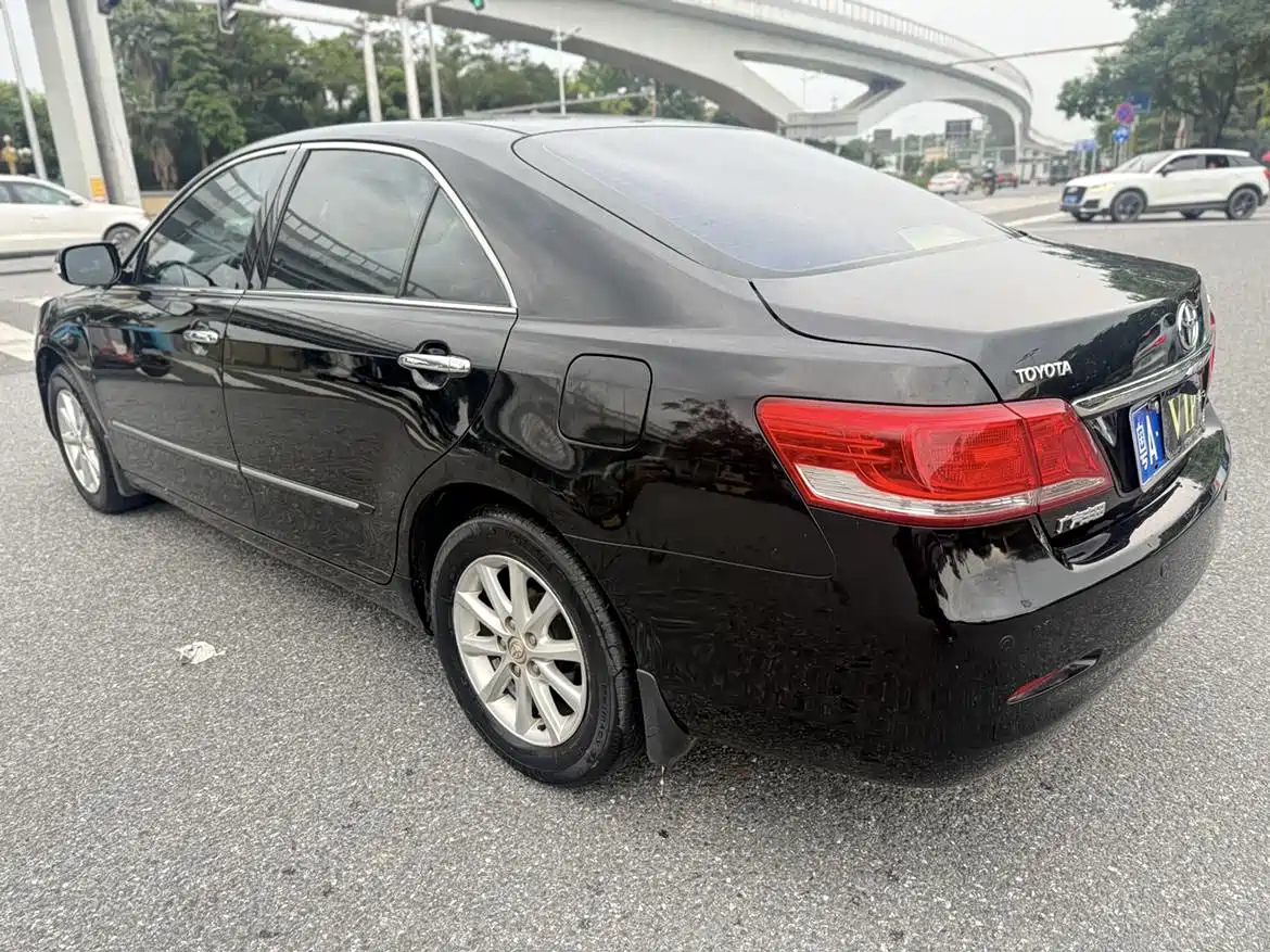 Photo 7 - Toyota Camry