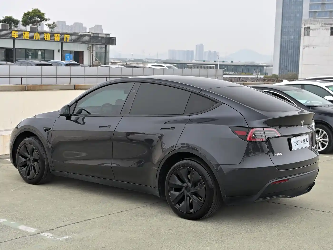 TESLA MODEL Y
