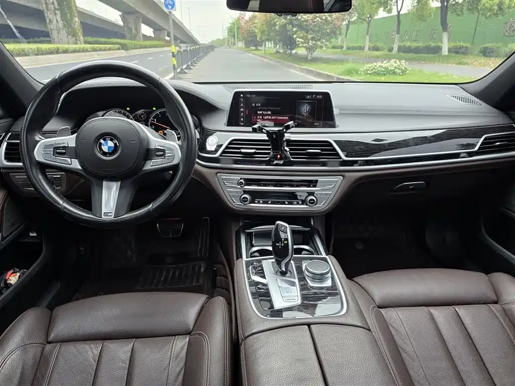 BMW 7 Series 2018 730Li Leading Type M Sport Package фото 14