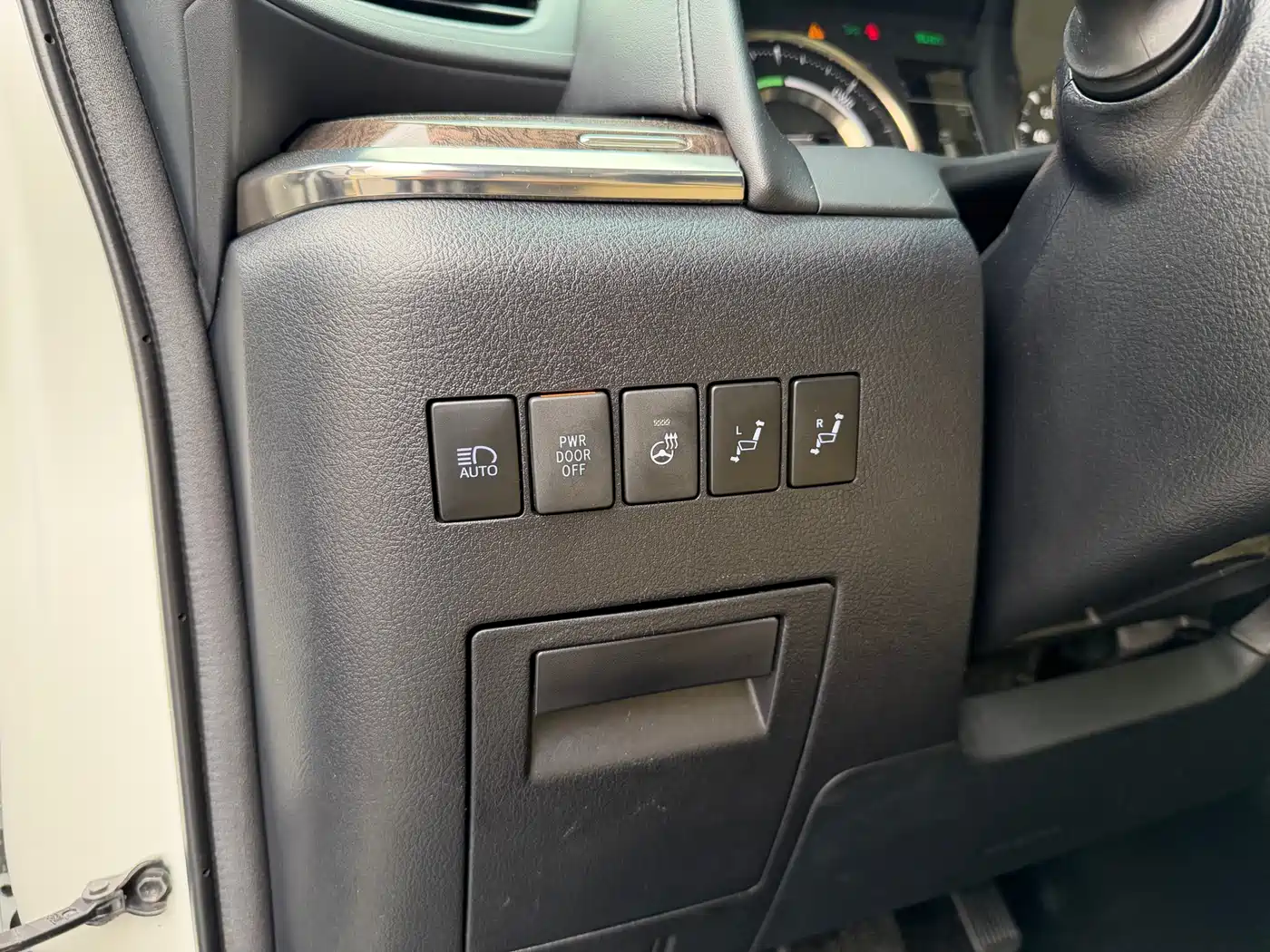 Toyota Alphard 2019 Hybrid 2.5L Premium Edition фото 13