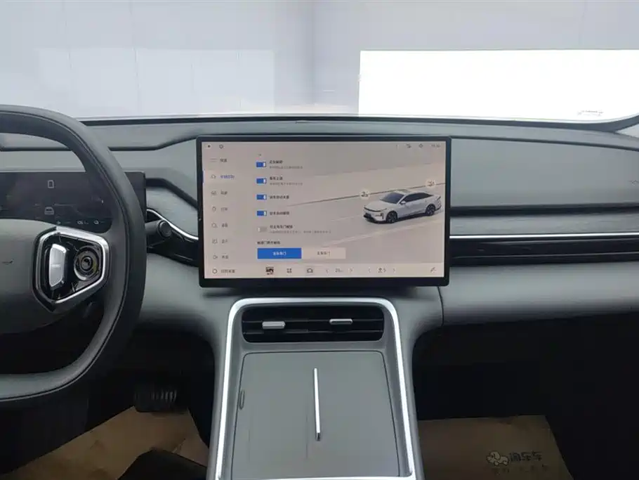 Geely Galaxy Galaxy L6 2025 EM-i 140km Voyage Edition фото 13