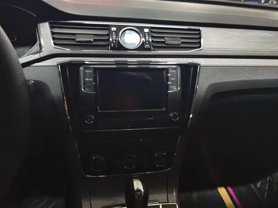 Volkswagen Passat 2016 330TSI DSG Executive Edition фото 13