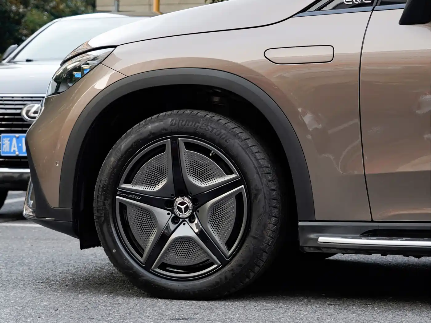 Фото 7 - Mercedes-Benz EQE SUV