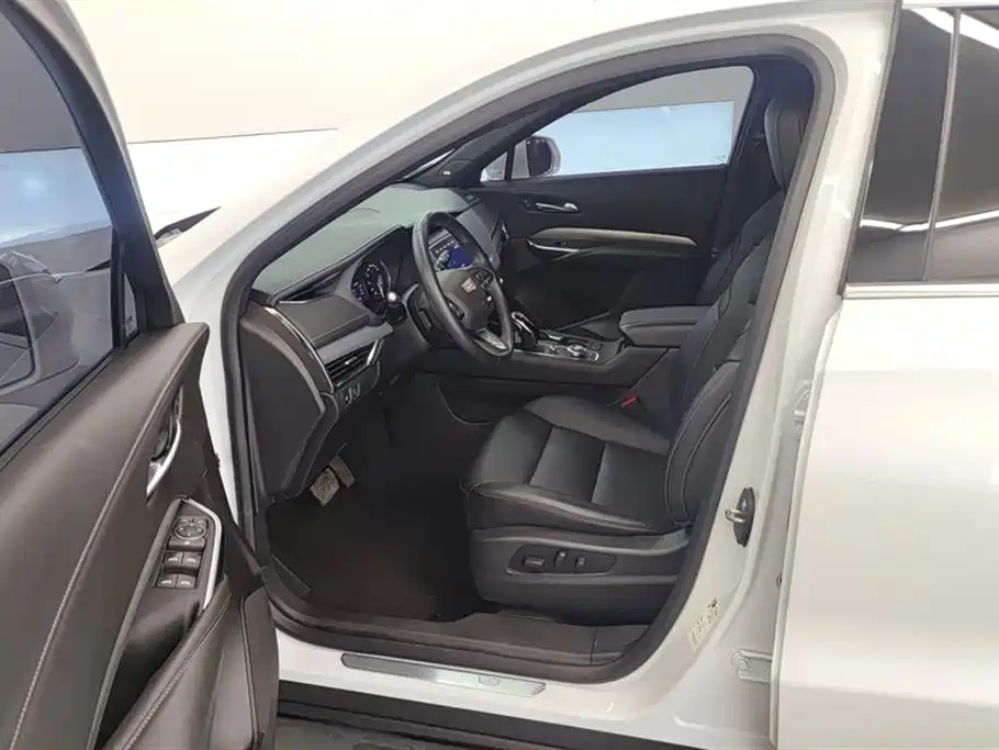 Cadillac XT4 2022 28T FWD Luxury фото 9