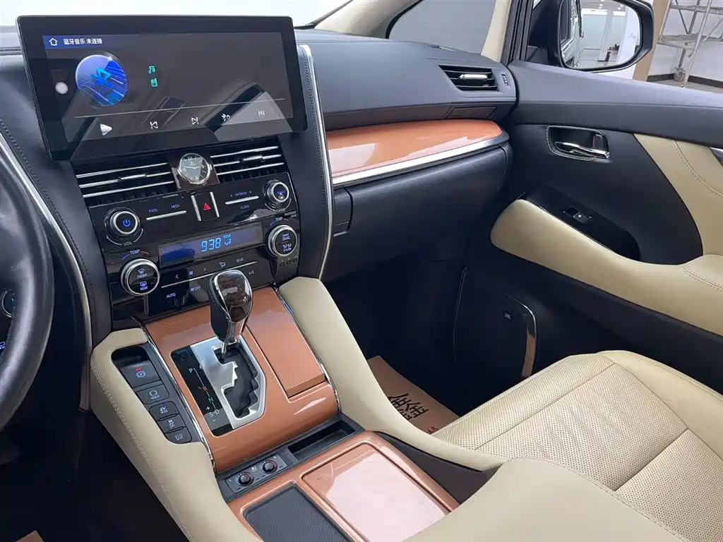 Toyota Alphard 2020 Hybrid 2.5L Luxury Edition фото 24