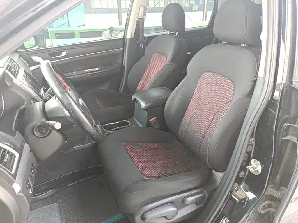 Photo 15 - Haval M6