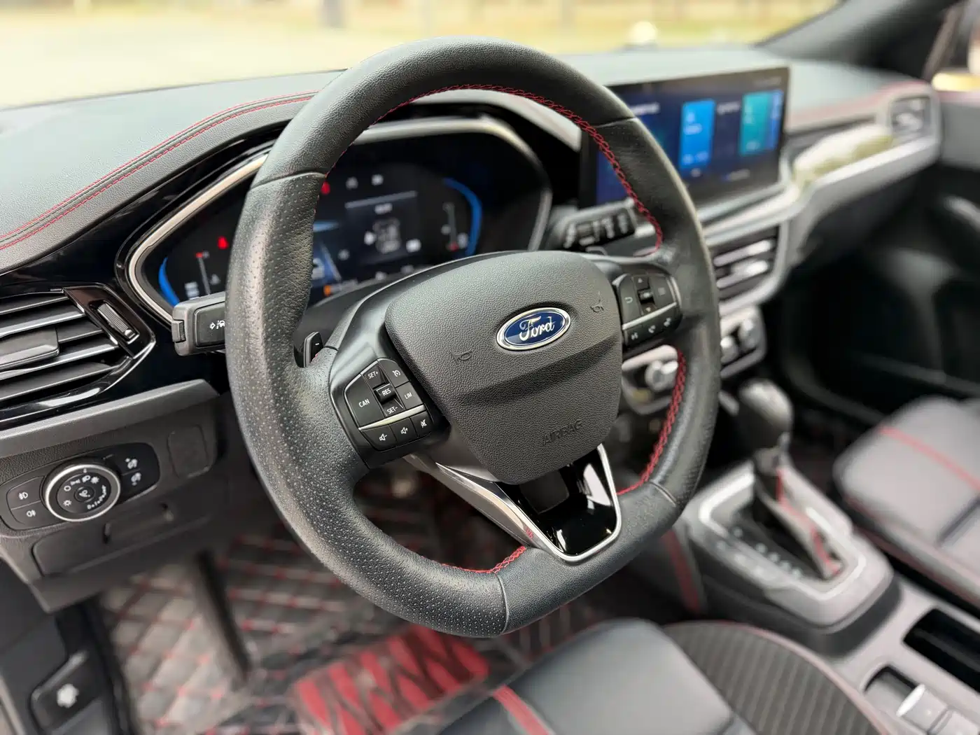 Ford Focus 2023 2022 Hatchback EcoBoost 180 Automatic ST Line