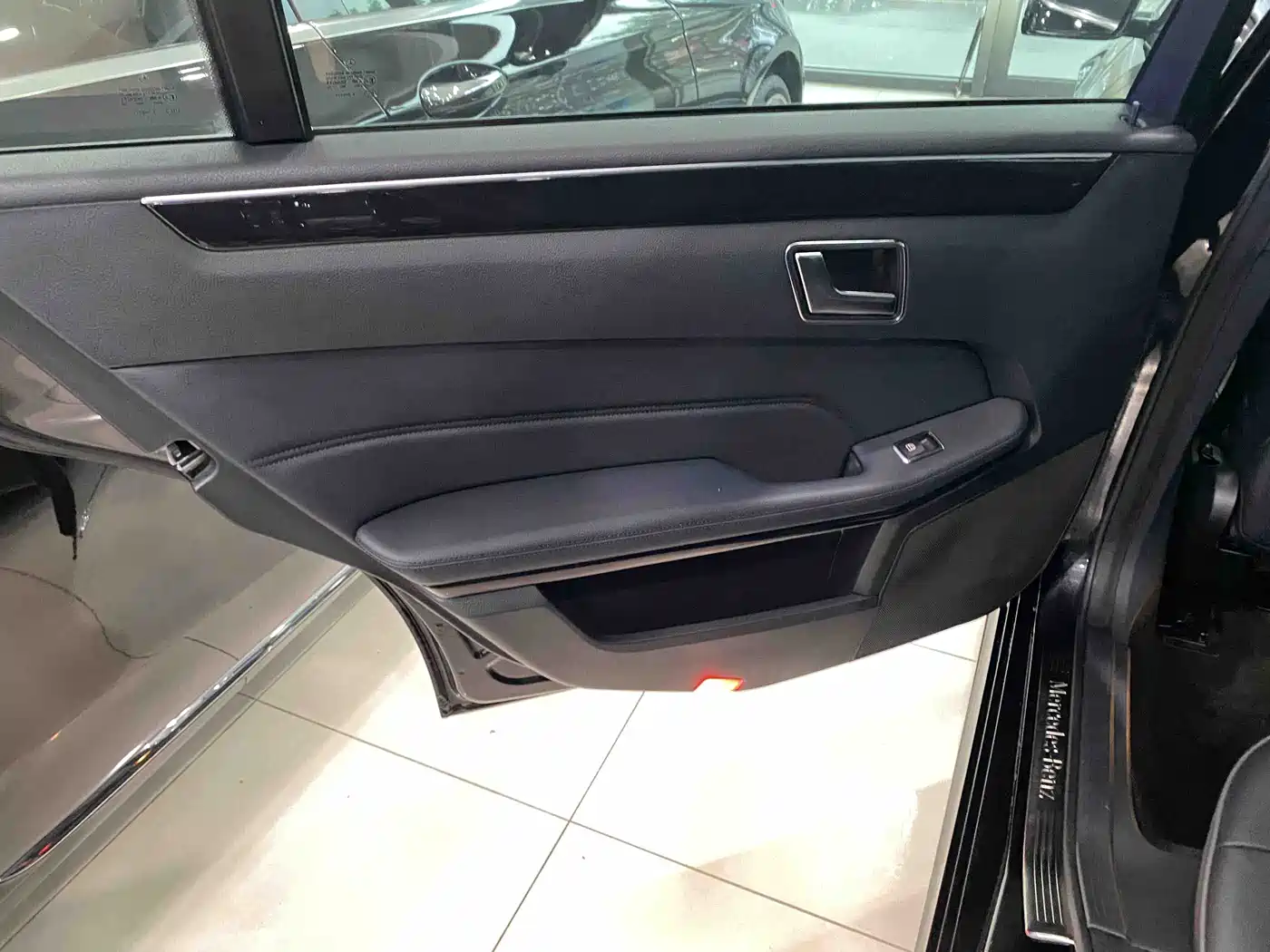 Mercedes-Benz E-Class 2015 E 200 L Sport фото 12
