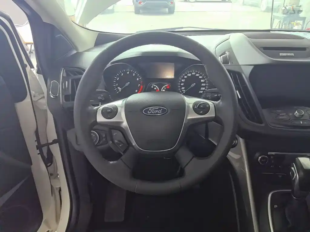 Фото 11 - Ford Kuga