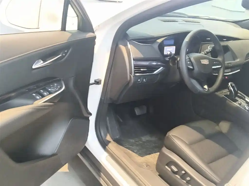 Cadillac XT4 2020 Facelift 28T 2WD Tech фото 16
