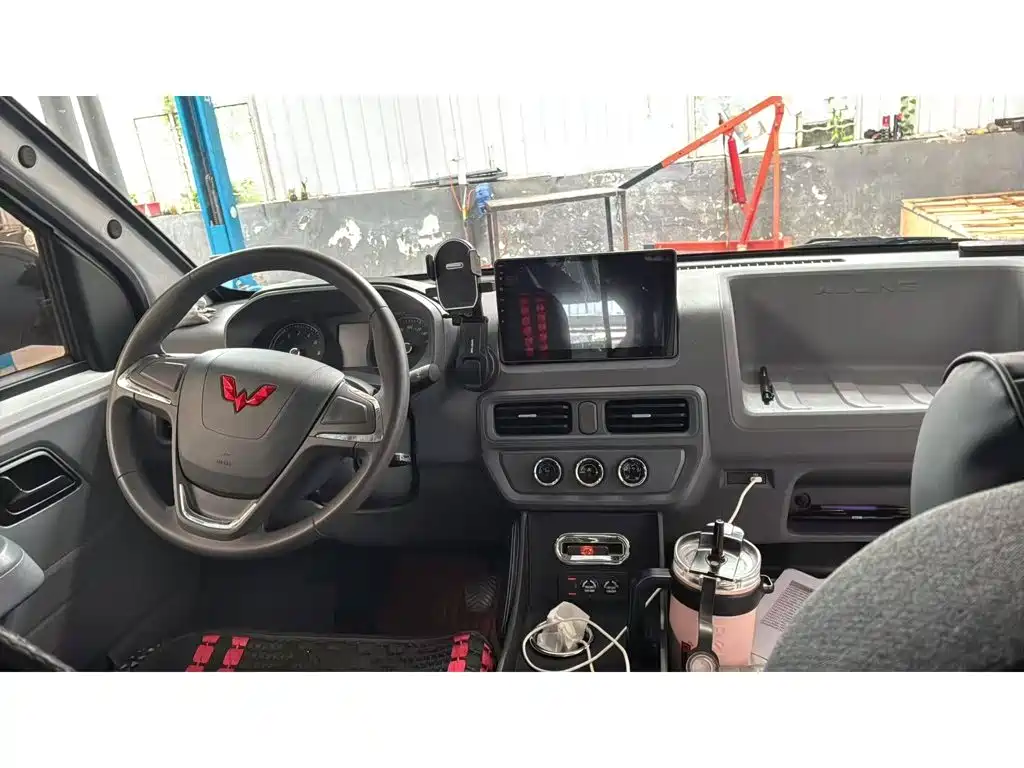 Wuling Motors Wuling Yangguang 2026 2024 300KM Comfort Bus Version 75kW