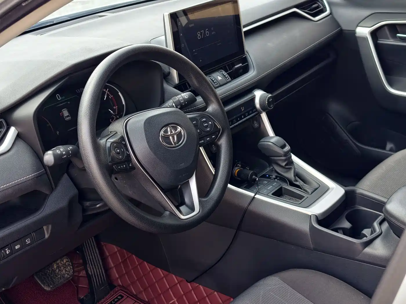 Toyota RAV4 Rongfang 2022 2.0L CVT 2WD Trend Edition фото 4