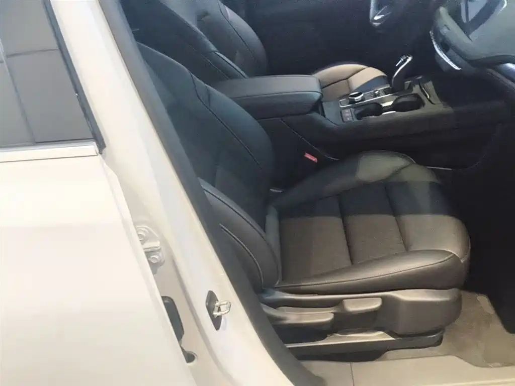 Cadillac XT4 2020 Facelift 28T 2WD Tech фото 25