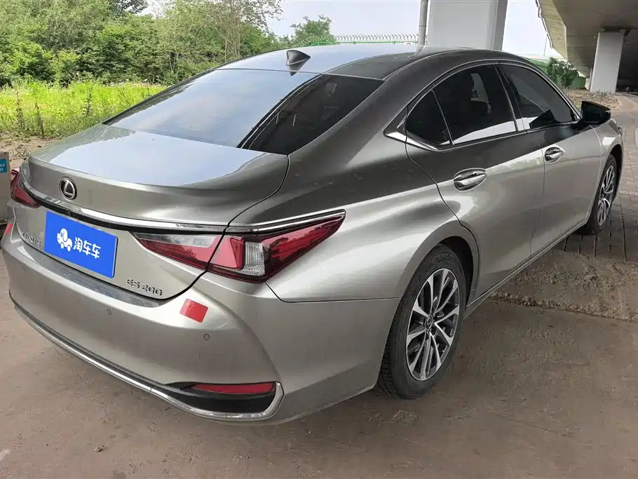 Lexus ES 2023 200 Excellence Edition фото 3