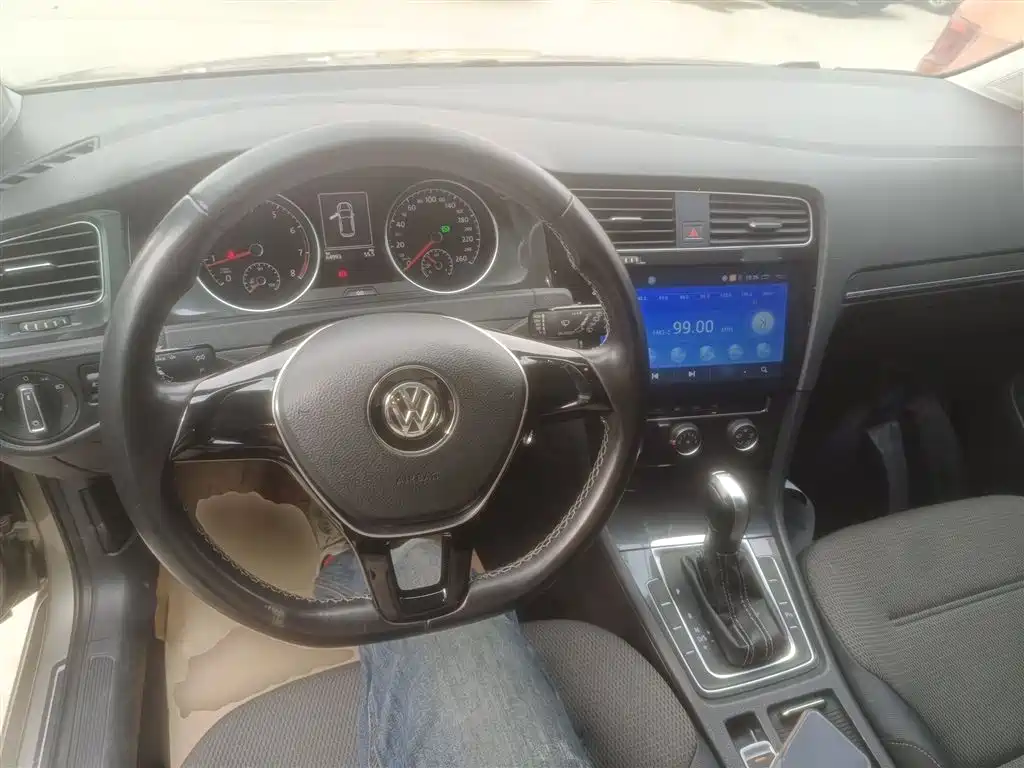 Volkswagen Golf 2017 230TSI Auto Comfort Millionth Anniversary Edition фото 10